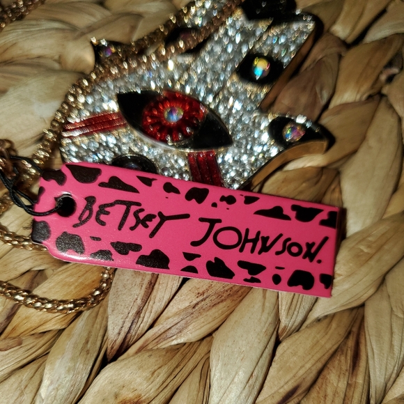 BETSEY JOHNSON  Hamsa Costume Necklace. - Picture 6 of 6